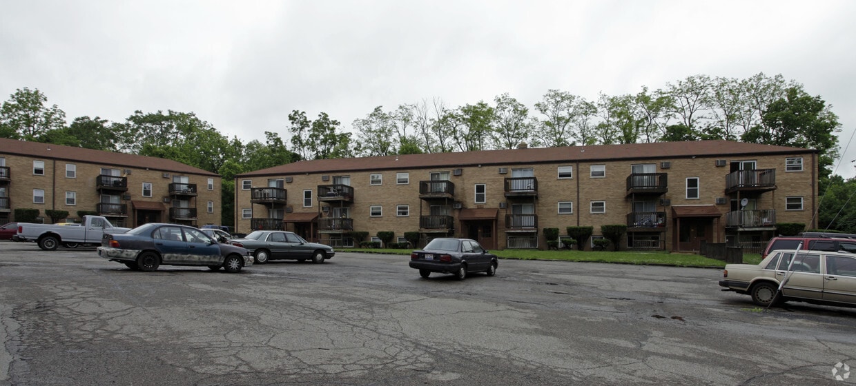 Terrace Woods - 2721-2725 Baker Ave