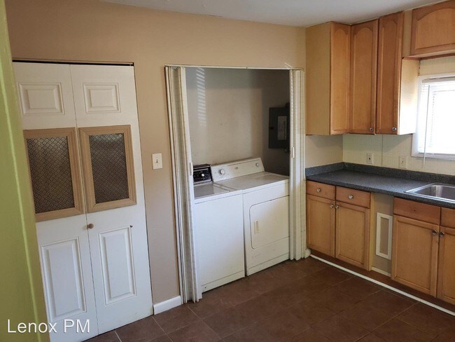Building Photo - 2 br, 1 bath House - 225 W Hopkins