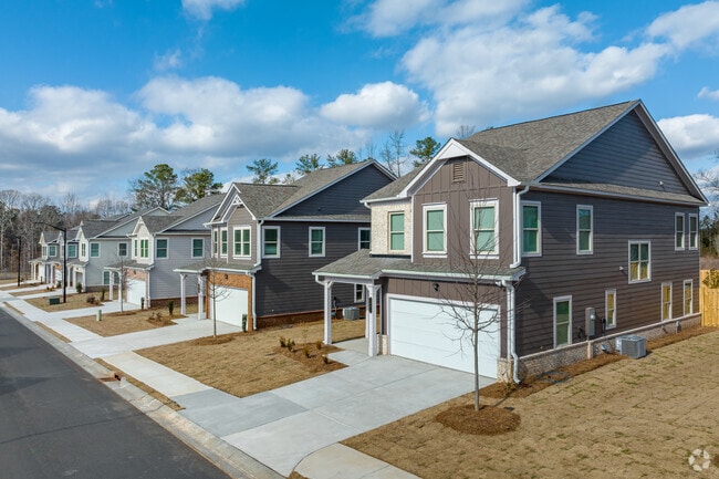Building Photo - Tranquil Gardens