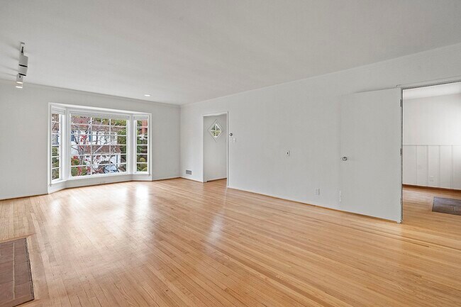 Building Photo - 249 S Bentley Ave