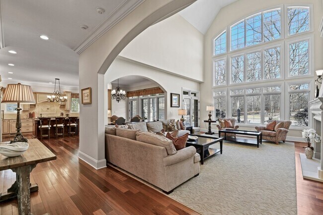 Building Photo - 2560 Forest Glen Trail