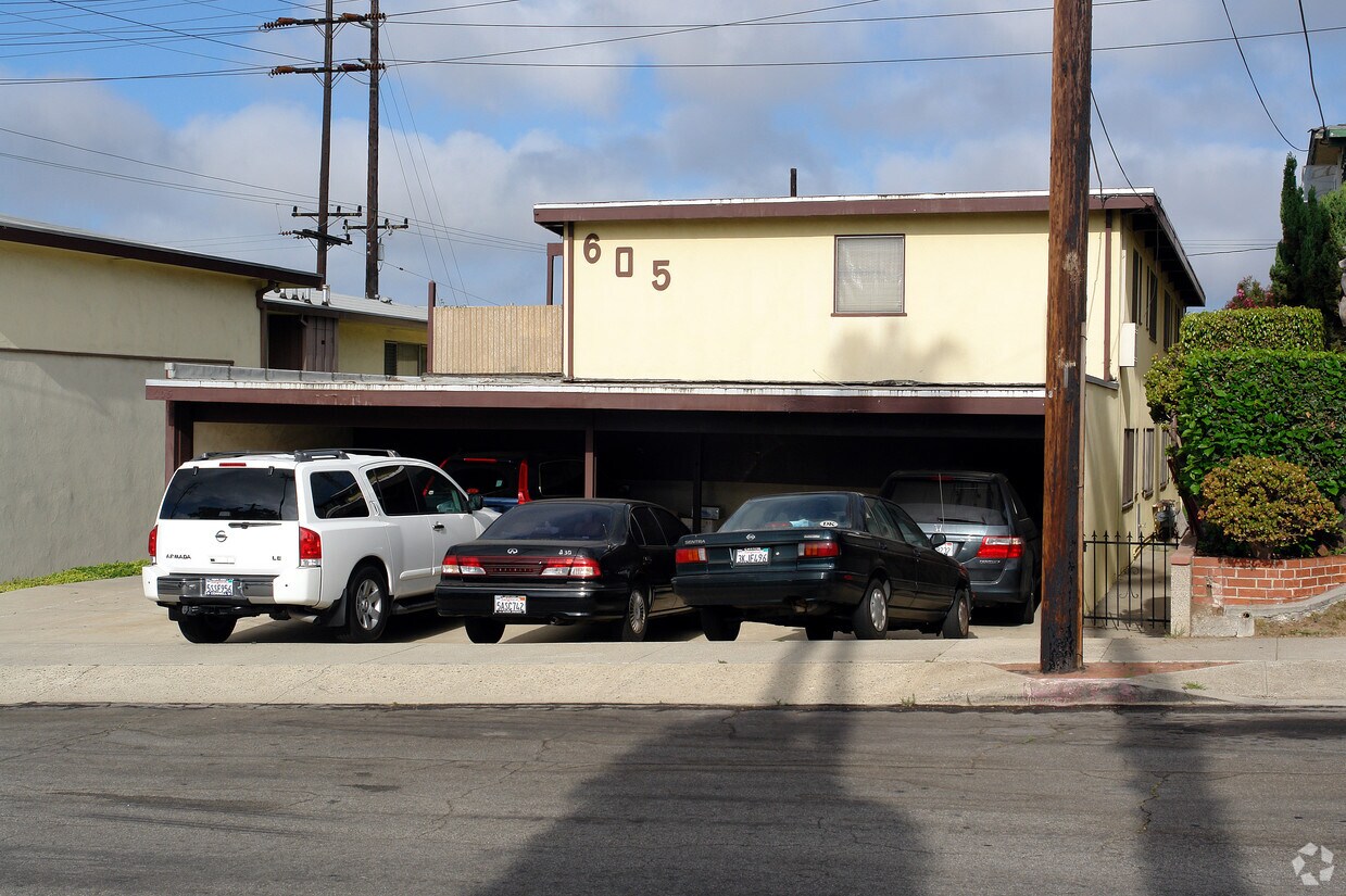 Foto del edificio - 605 Illinois Ct