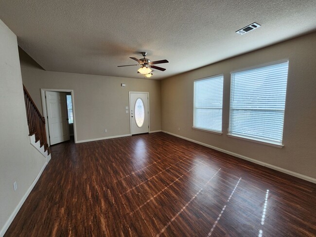 Building Photo - Spacious 3 Bedroom Duplex In Benbrook