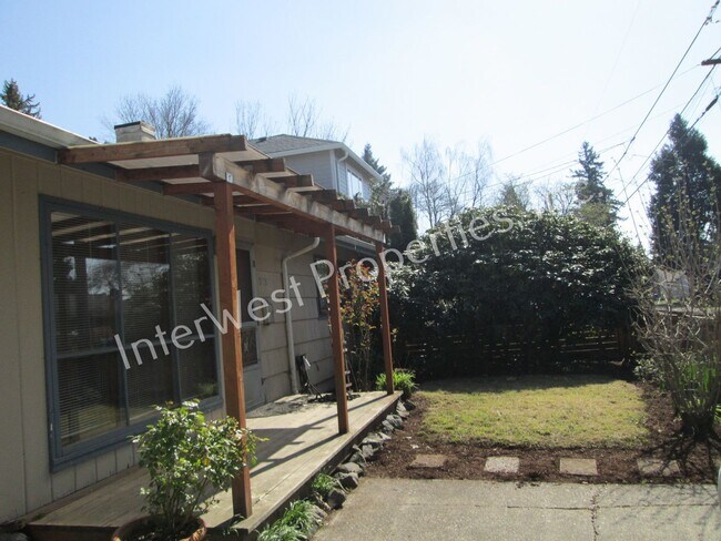 Foto del edificio - Montavilla Cutie! 2bd 1 ba home with Garag...