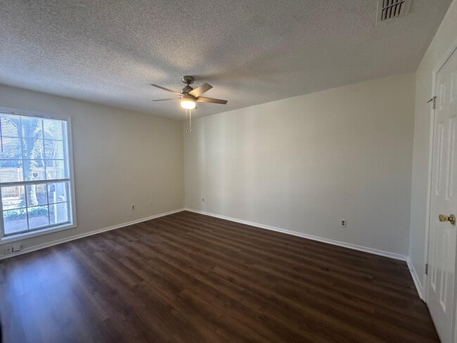 Building Photo - 3090 S Wesley Ct