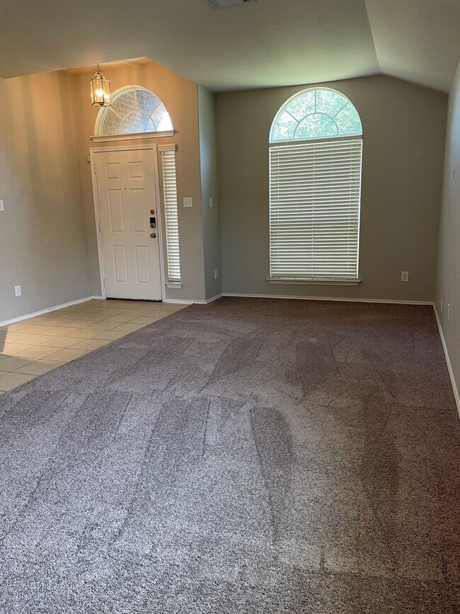 Building Photo - Coming Soon! Great Sendero Springs 3 bed 2...