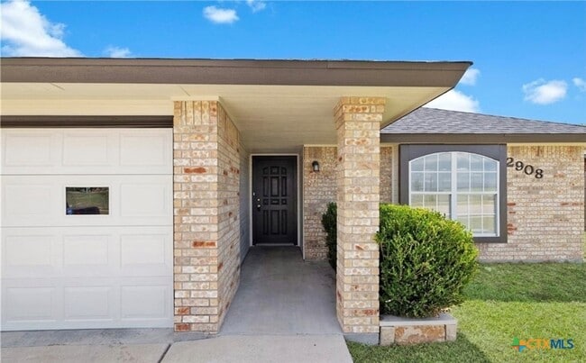 Building Photo - 2908 Southhill Dr