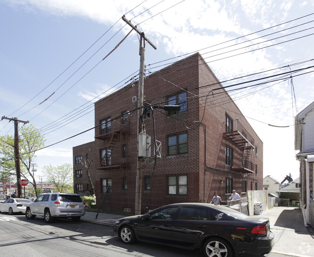Building Photo - 119-58 27th Ave