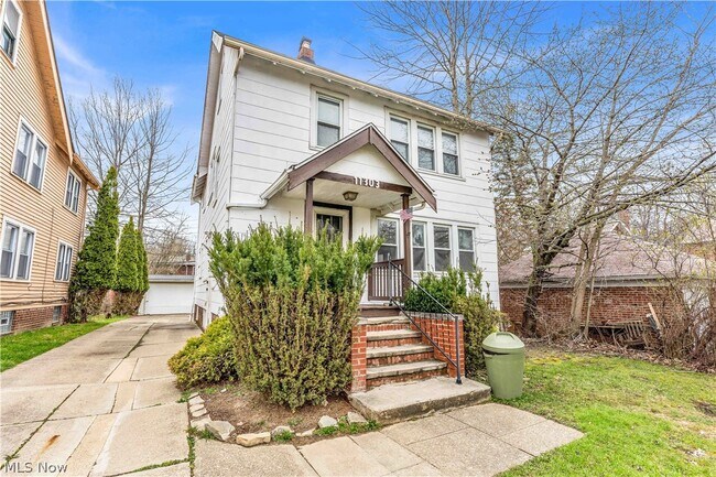 Building Photo - 11303 Langton Ave