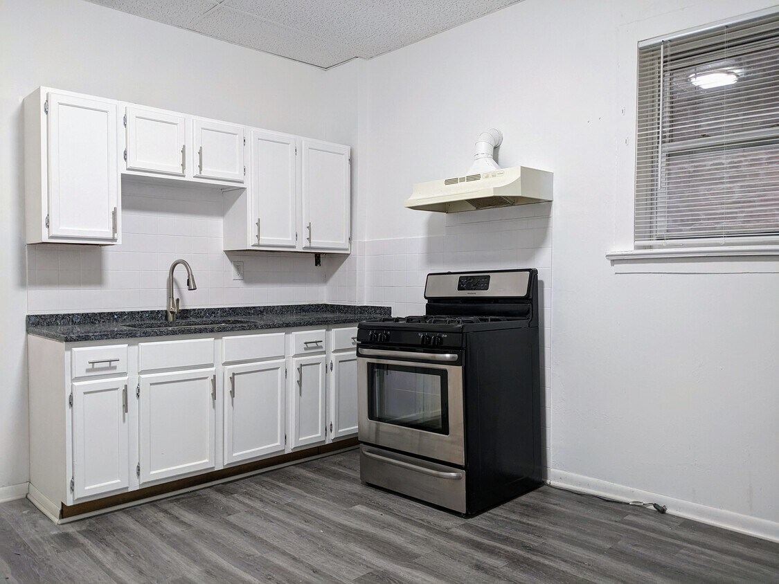 Foto principal - 2702 S Spaulding Ave