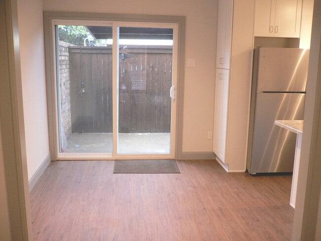 Building Photo - 9820 Park Ln Pl