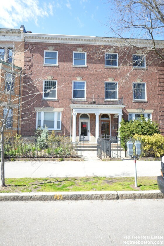 Foto principal - 1726 Beacon St