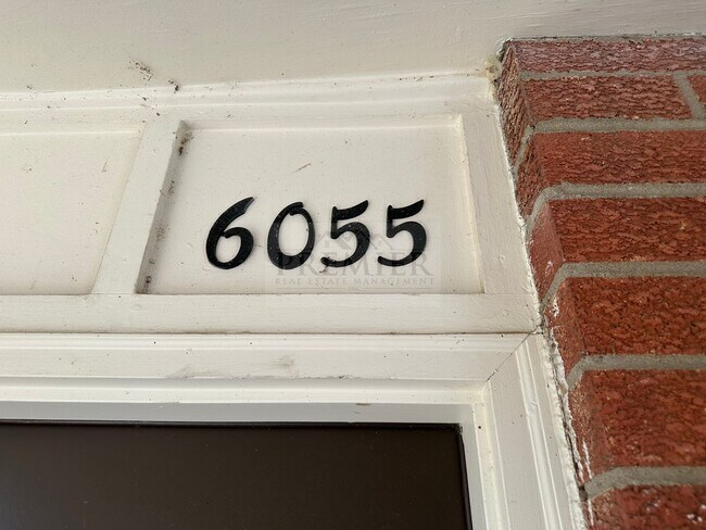 Foto del edificio - 6055 Barton Ave