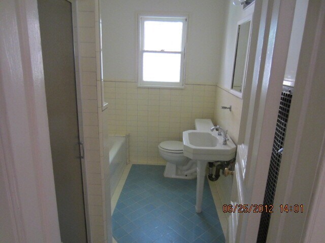 Building Photo - 1818 N Fuller Ave