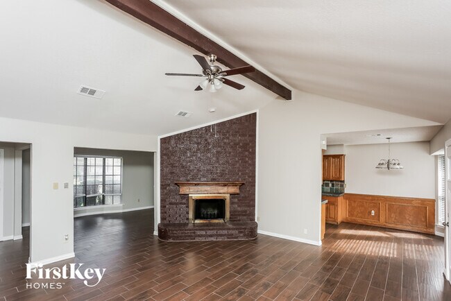 Foto del edificio - 6808 Windcrest Lane