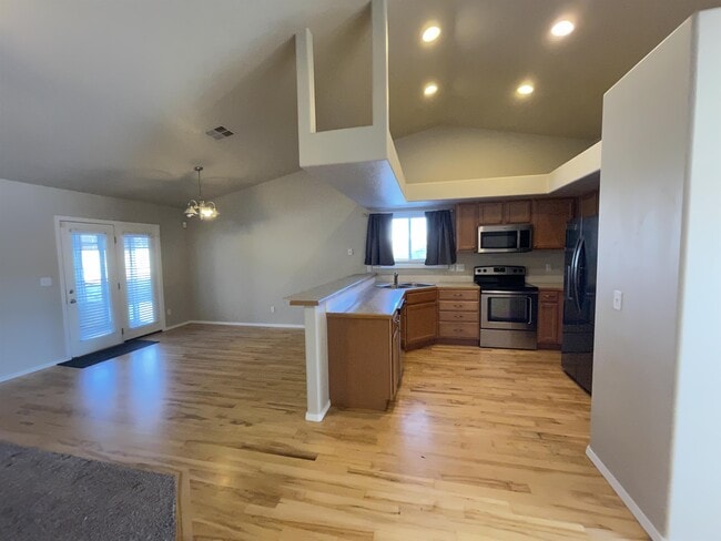 Building Photo - 2260 N Baywing Hawk Pl
