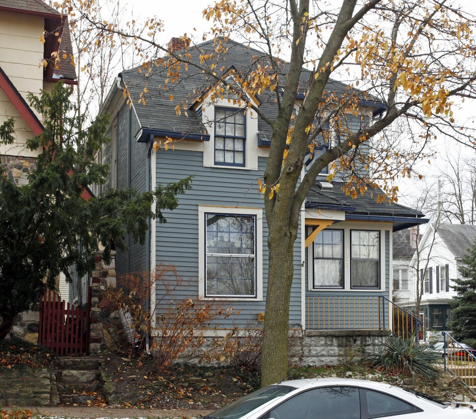Building Photo - 723 Thieme Dr