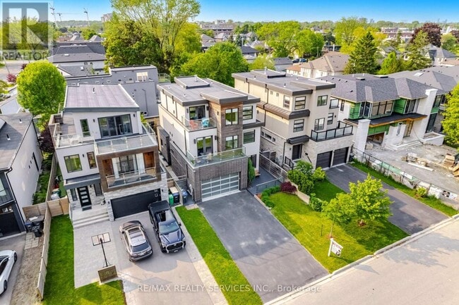 Building Photo - 685 Montbeck Crescent