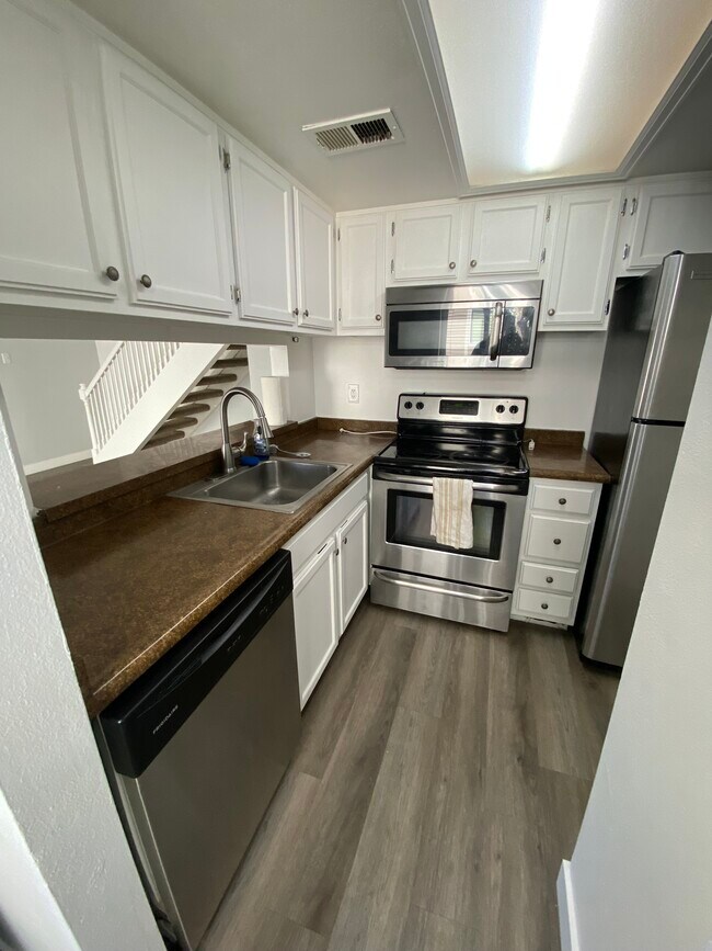 Building Photo - 1250 S Monaco Pky
