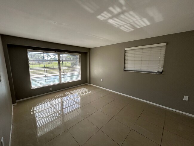 Foto del edificio - 2/2 Pool and Lawn Care Included!!
