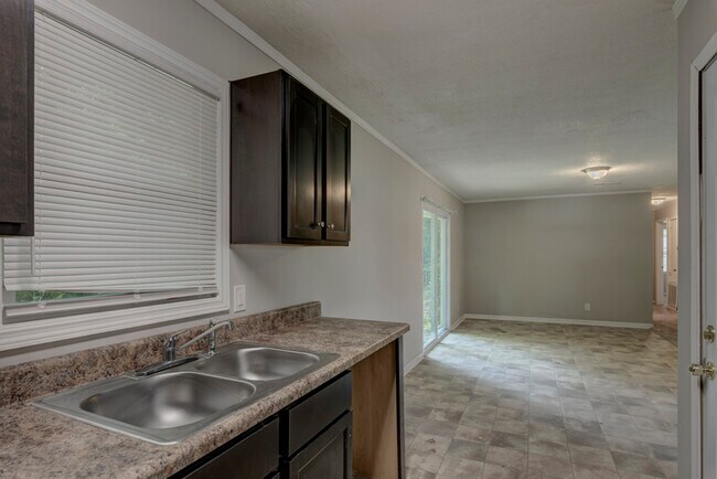 Building Photo - 511 Brooksdale Dr