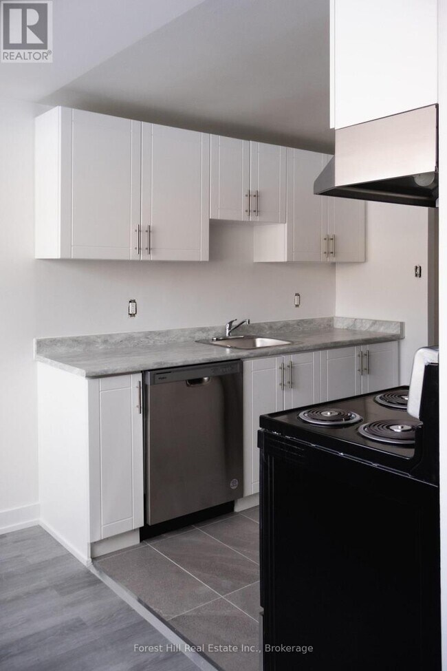 Photo du bâtiment - 102 - 176 EIGHTH STREET