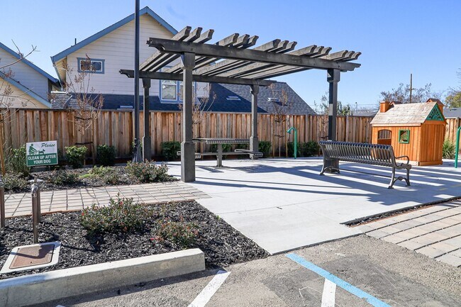 Building Photo - Advent- Gorgeous Three Bedroom Home W/ Two...