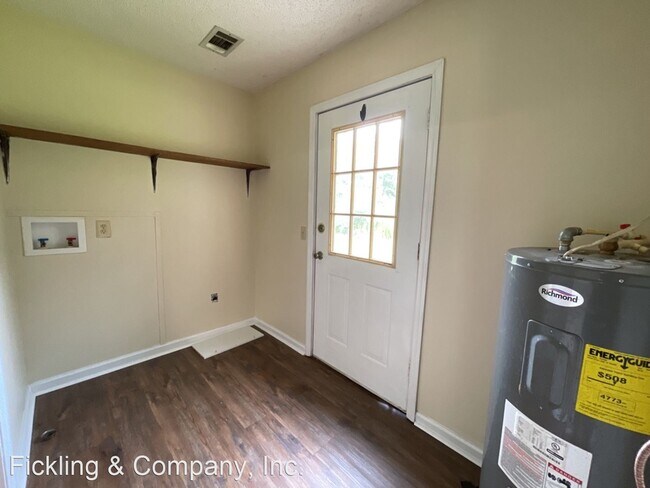Building Photo - 2 br, 1 bath House - 142-B Daisy Adams Rd ...