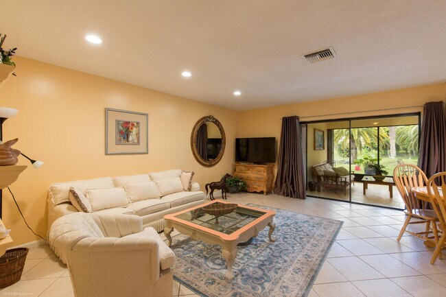 Building Photo - 1417 Riverside Cir