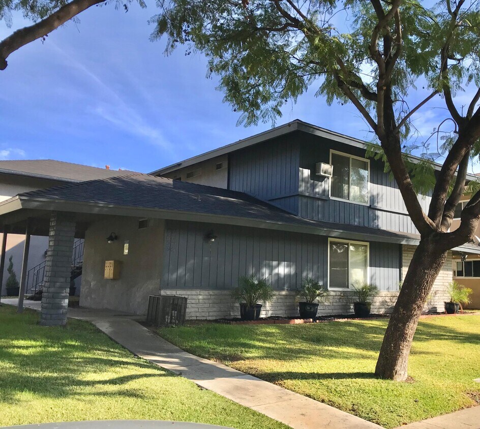 Front - 1947 Evergreen St