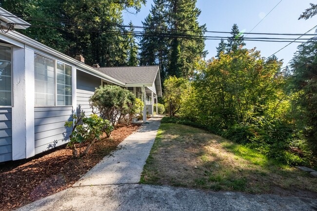 Building Photo - Charming 3-Bedroom Duplex Minutes from JBL...