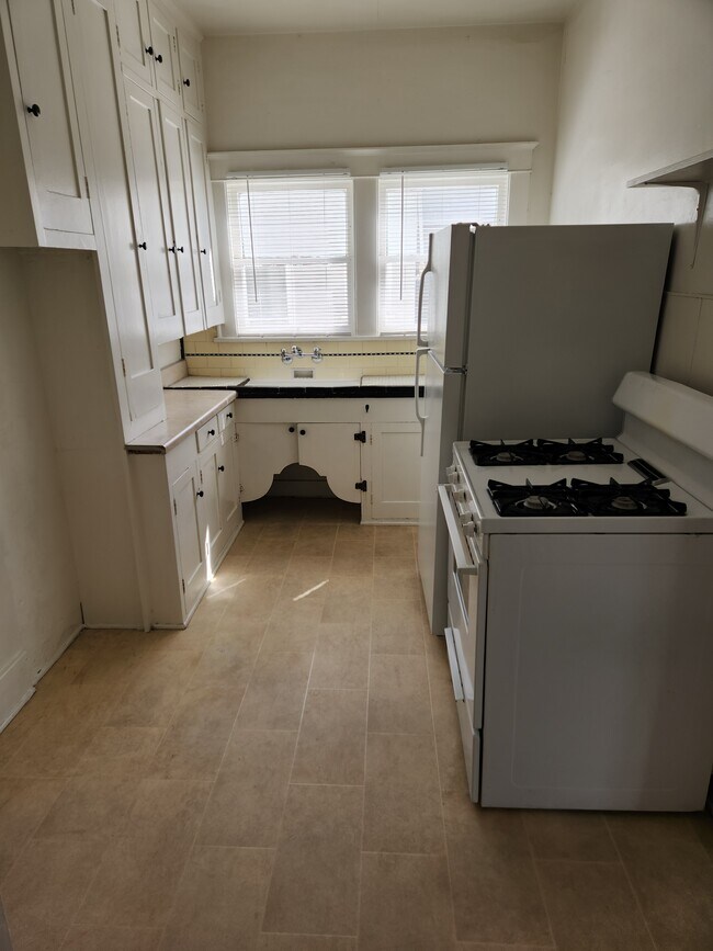 Cocina - 304 N Colorado Pl