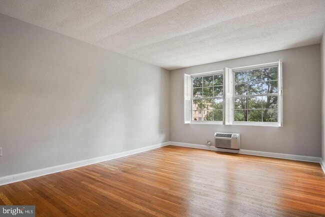 Building Photo - 3051 Idaho Ave NW
