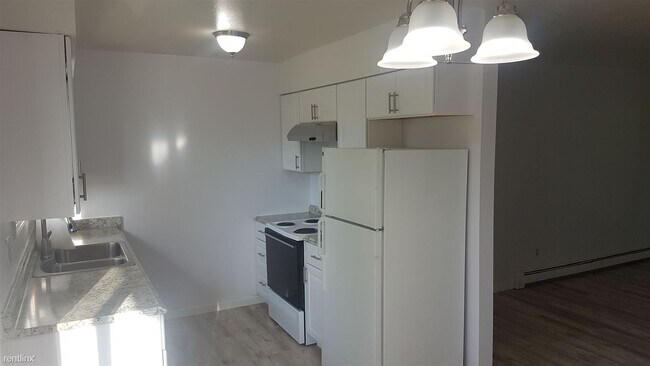 Building Photo - 2 br, 1 bath 4plex - 3807 Carleton Ave