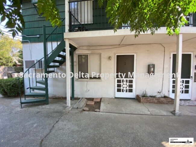 Building Photo - 4539 V St
