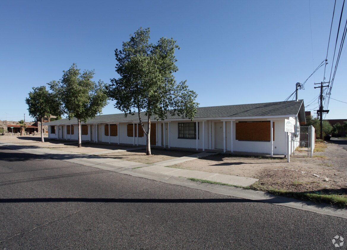 Primary Photo - 710 N Olive Ave