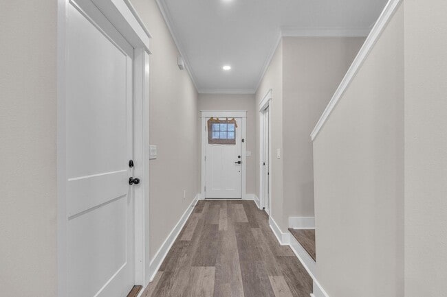 Building Photo - Modern 3 Bedroom Townhome!!