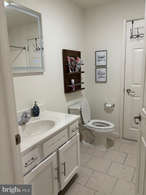 Building Photo - 1000 Diamond St