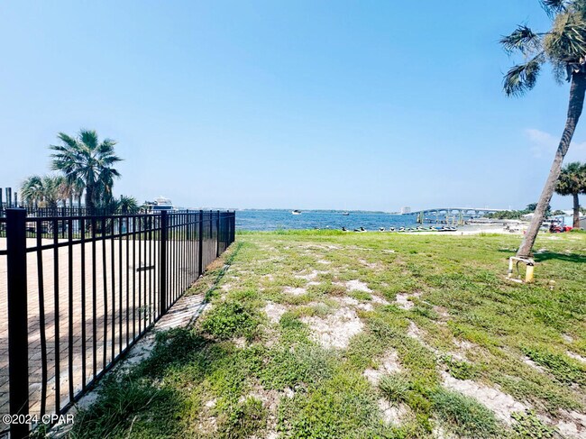 Foto del edificio - 5505 Sun Harbor Rd