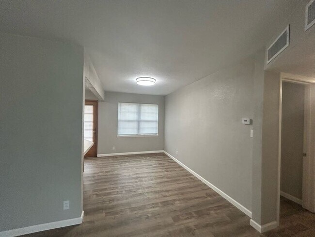 Foto del edificio - 1102 NW 13th St