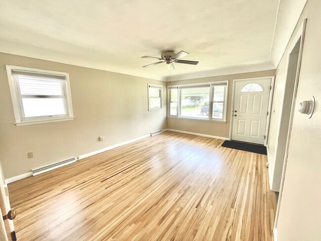 Building Photo - 709 Sackett St