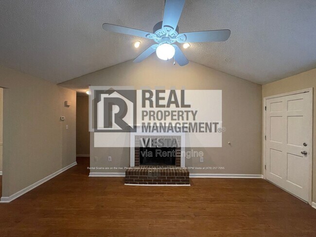 Foto del edificio - 402 Steeple Chase Rd