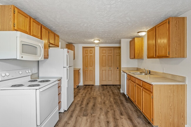 Building Photo - Fieldstone Apartments