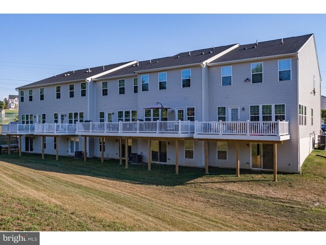 Building Photo - 207 Cricket Dr