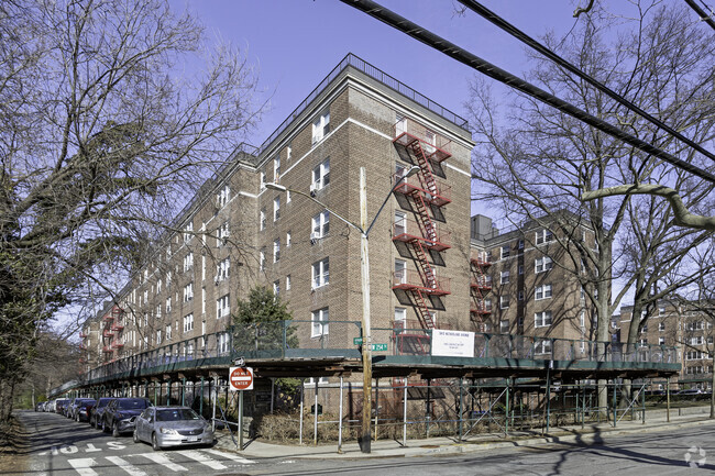 Building Photo - Riverdale Park