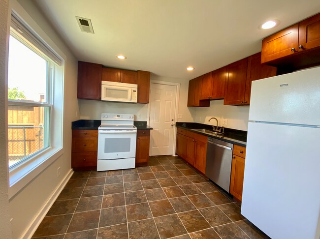 Building Photo - Highland Park House