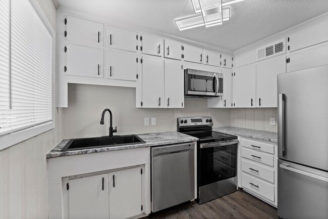 Building Photo - Channin Place 1