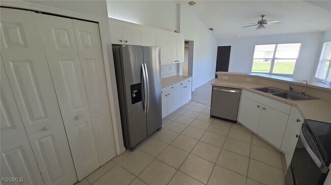 Foto del edificio - 835 Grant Blvd