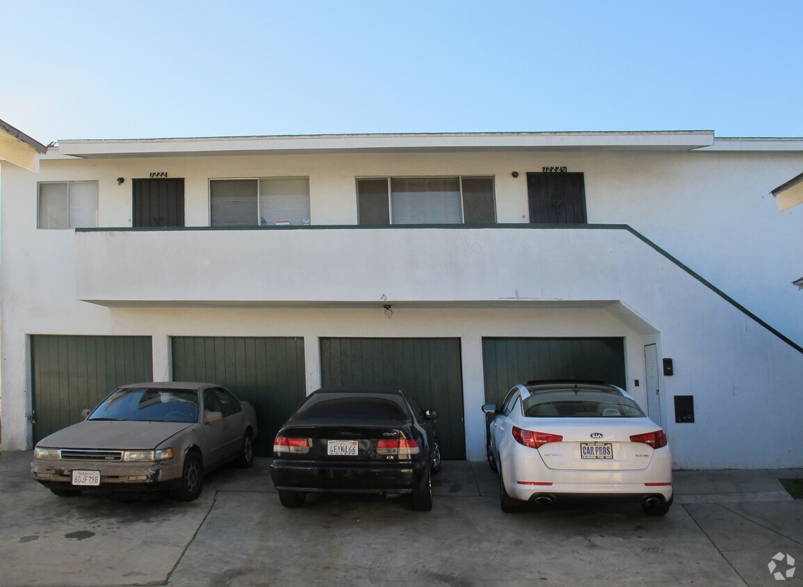 Foto del edificio - 1220 W 109th Pl