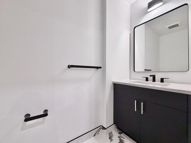 Foto del edificio - 375 Monmouth St